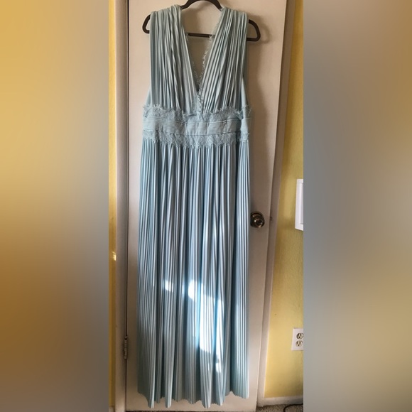 NWT ASOS plus pleated Sleeveless V-neck maxi dress - Picture 5 of 10